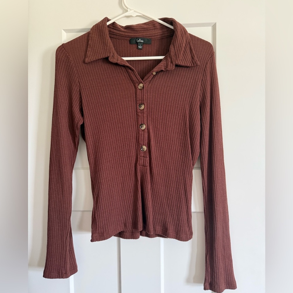 Lulu's Button Down Ribbed Top in Rust